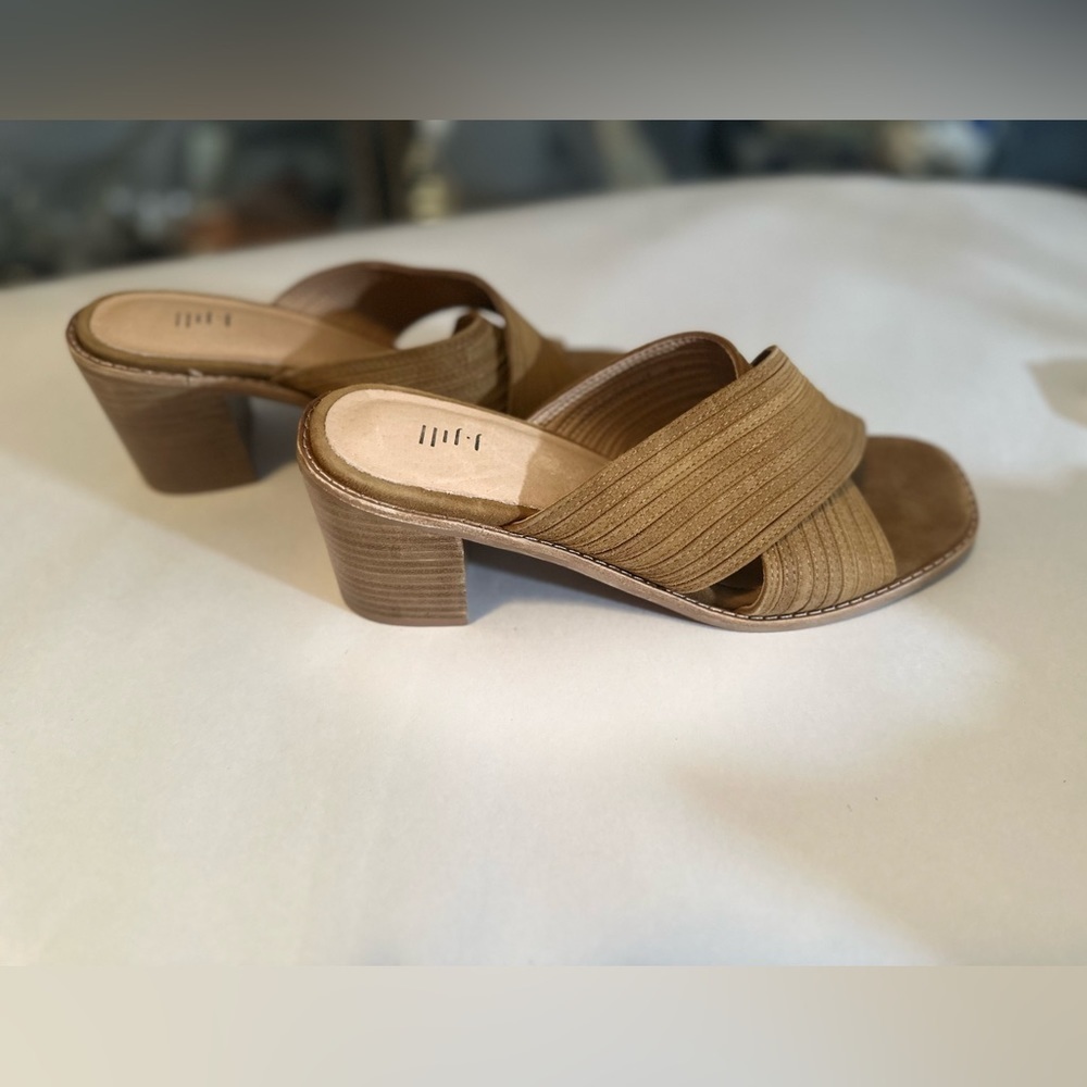 J Jill Kyle Stack Heel Mules Block
Heel Open Toe Sandal Mules
Brown Sued… - Picture 3 of 9